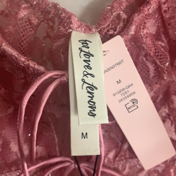 Victoria Secret Women’s Beautiful Top. Size Medium. Brand New. - Picture 4 of 8